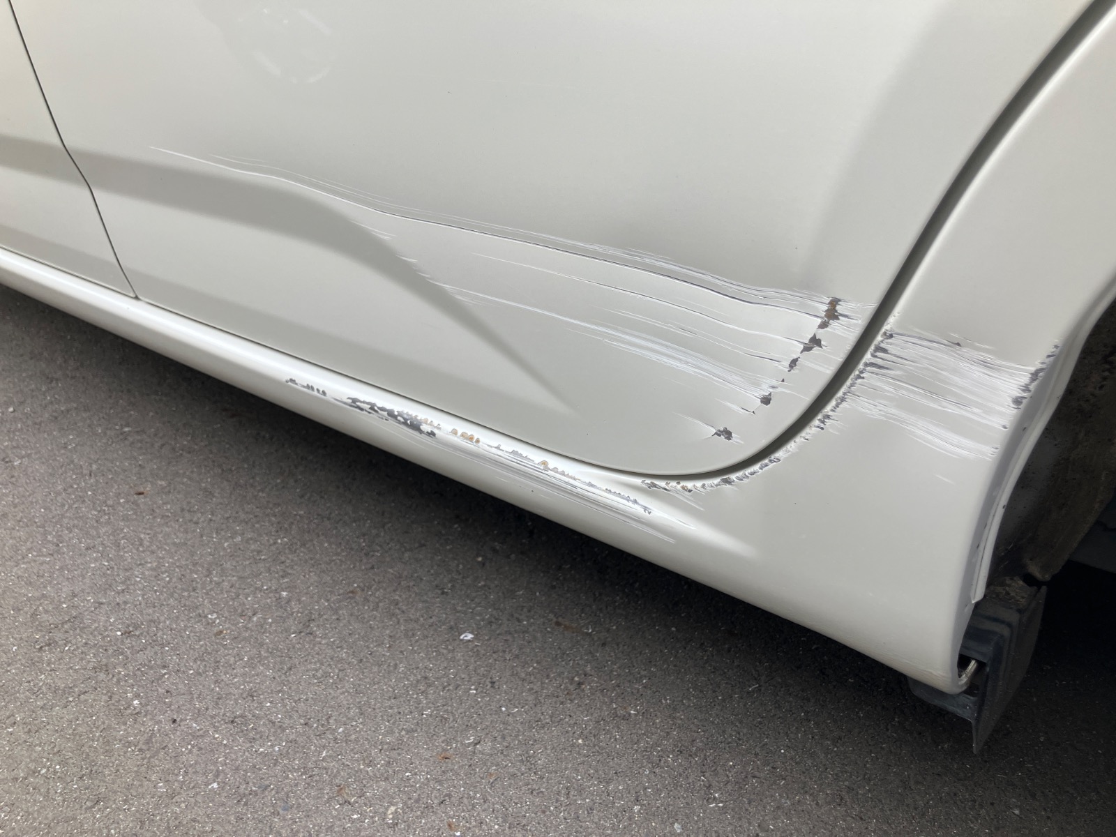 キズ・ヘコミ_25