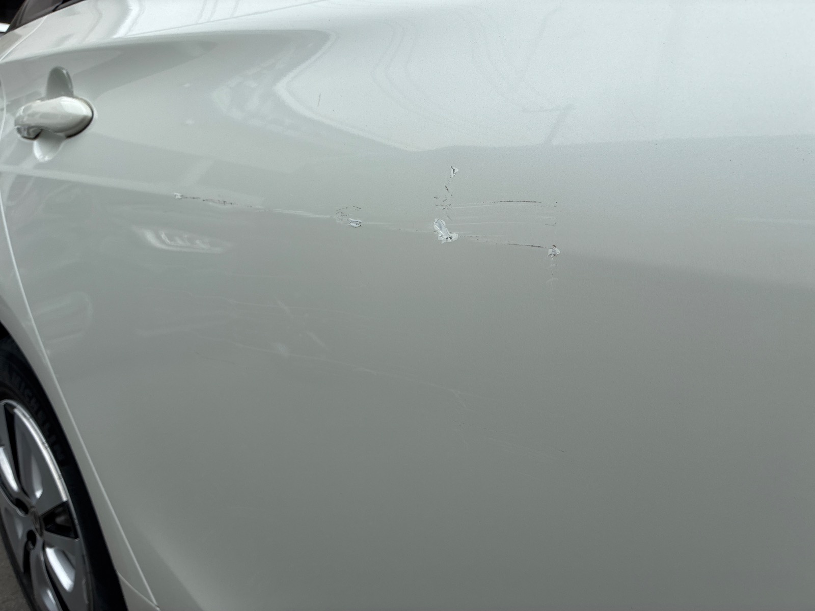 キズ・ヘコミ_26