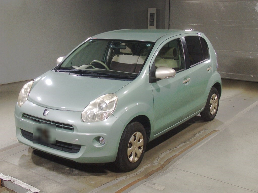 トヨタ　パッソ プラスハナ Cパッケージ