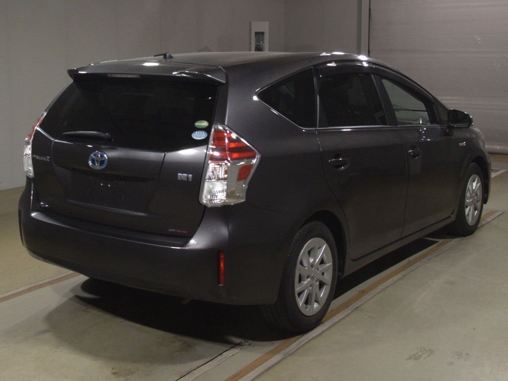 プリウスアルファ S