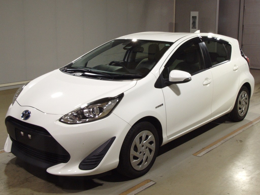 トヨタ アクア L