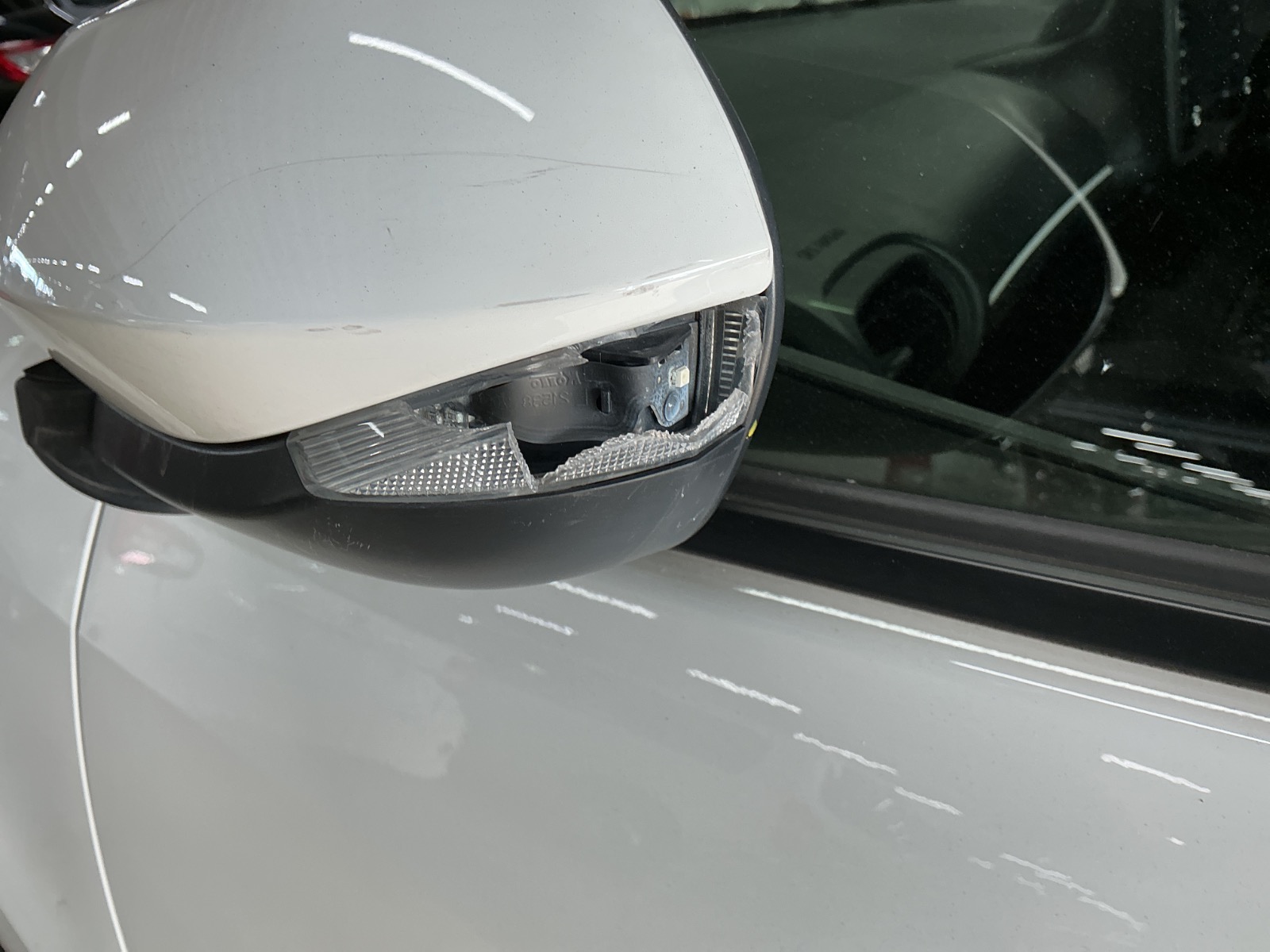 キズ・ヘコミ_64