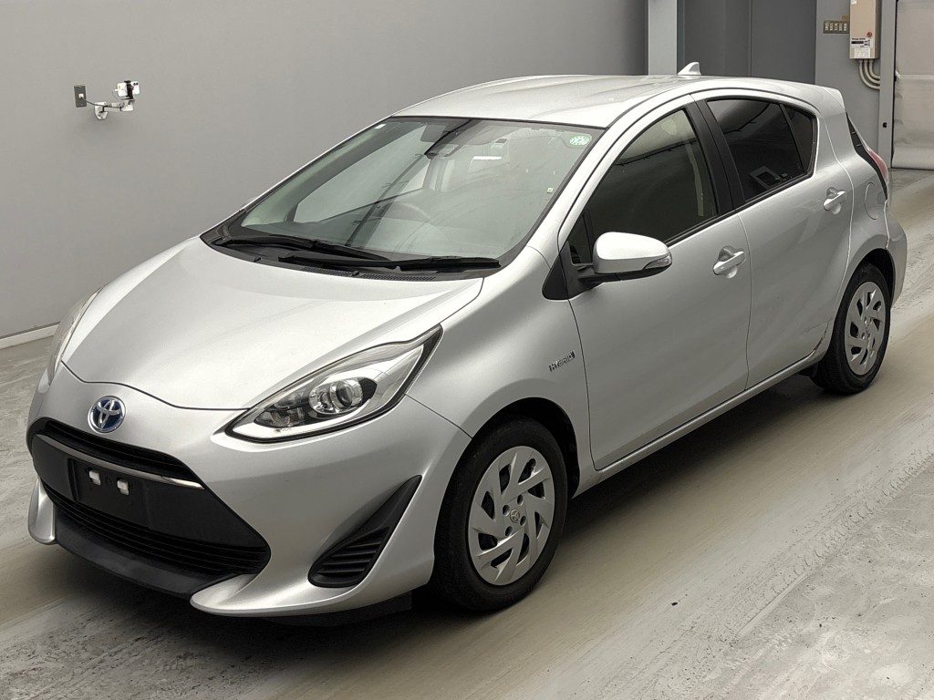 トヨタ アクア G