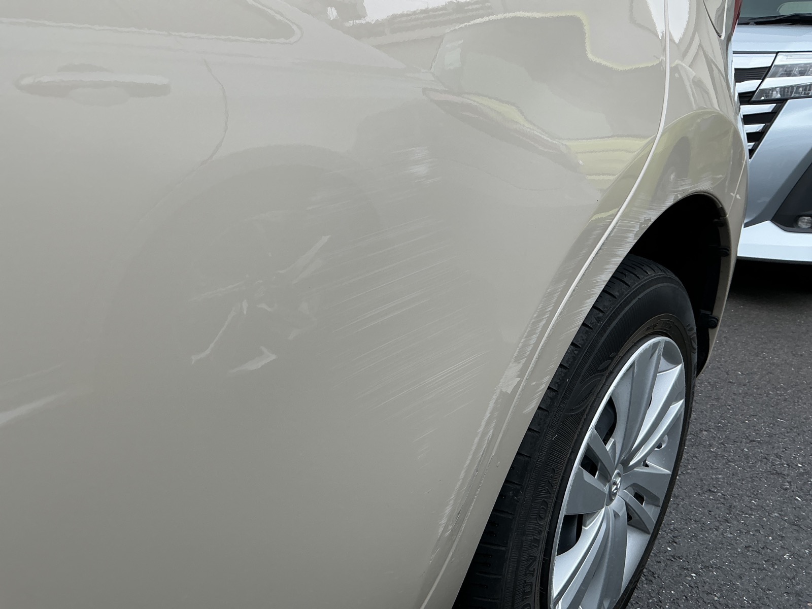 キズ・ヘコミ_25