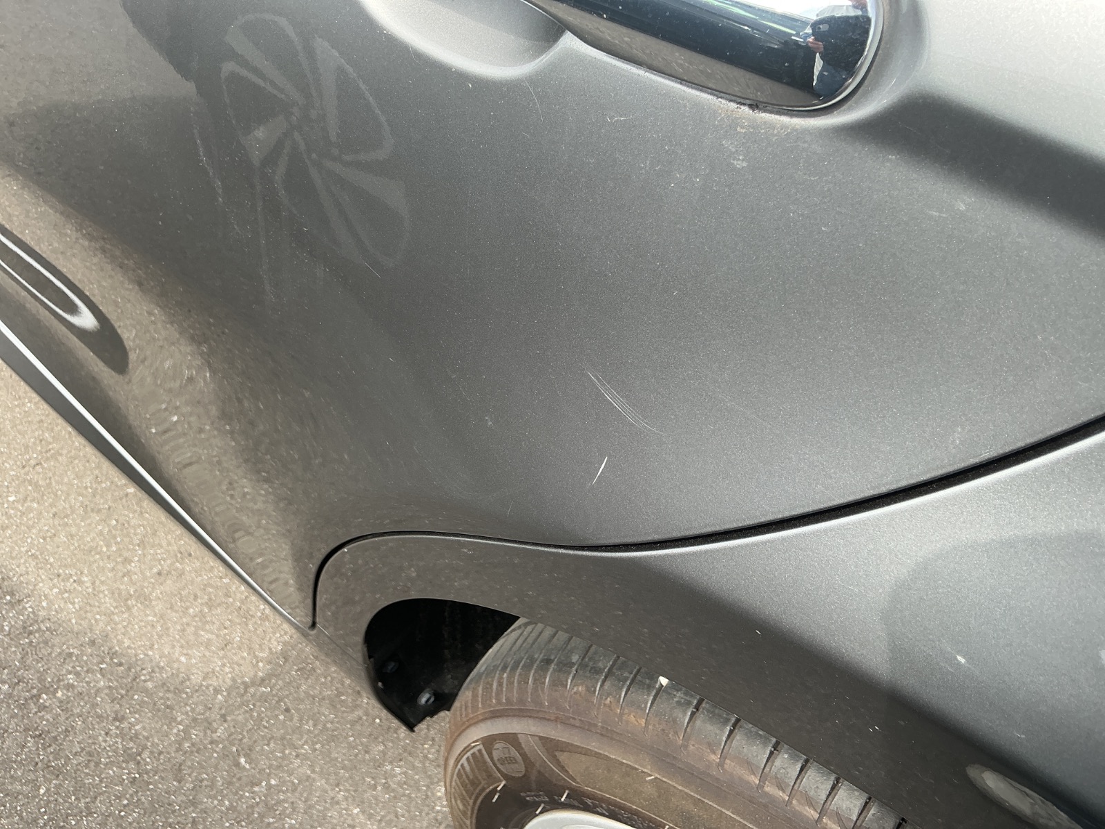 キズ・ヘコミ_25