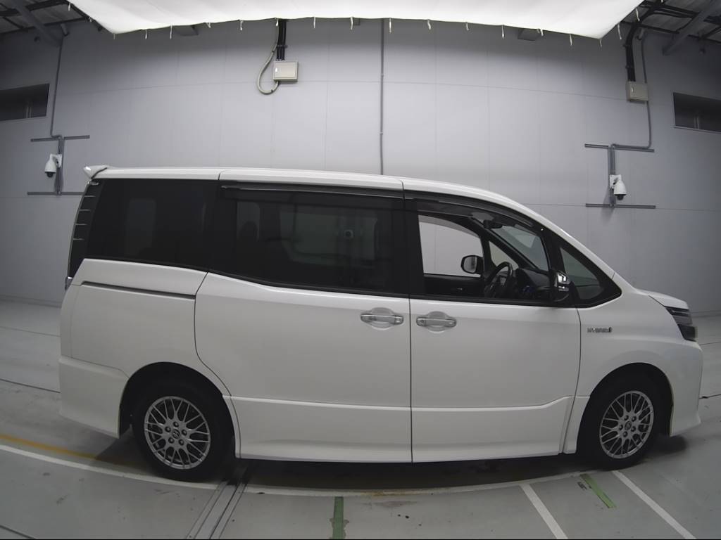 ヴォクシーHV ZSキラメキ2