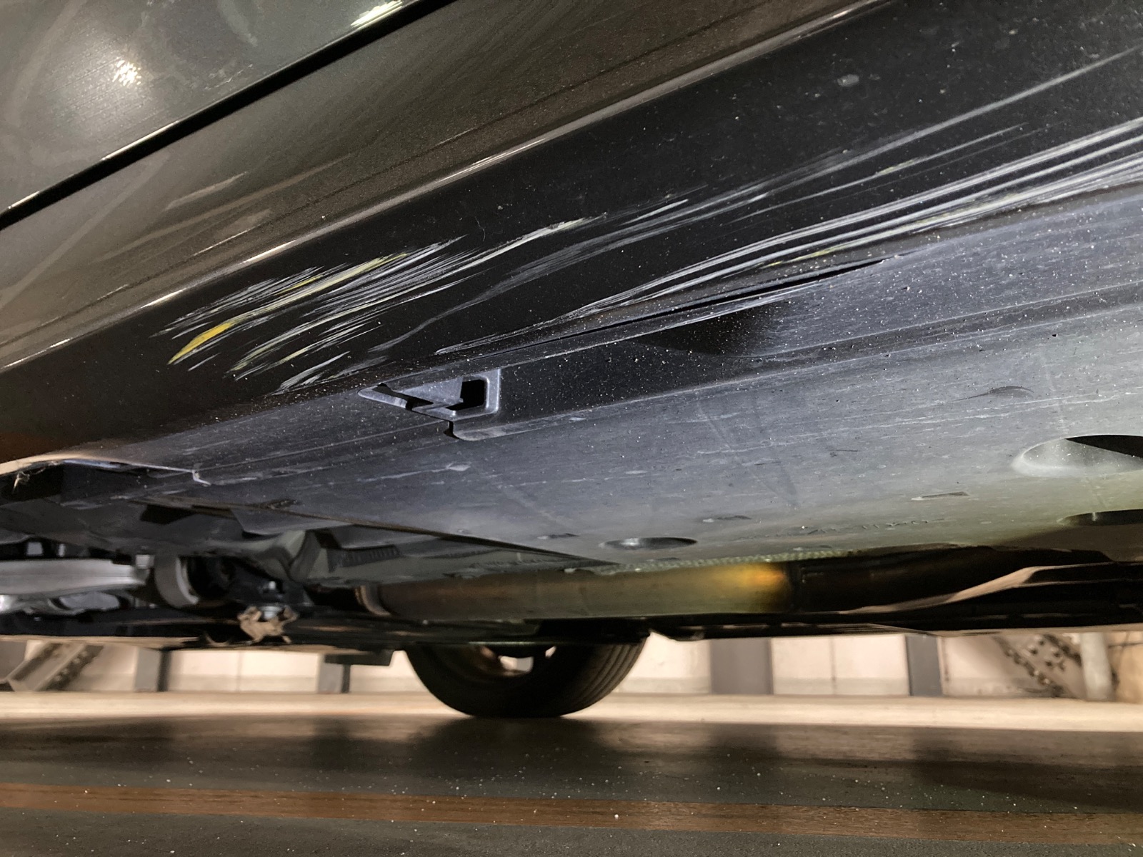 キズ・ヘコミ_64