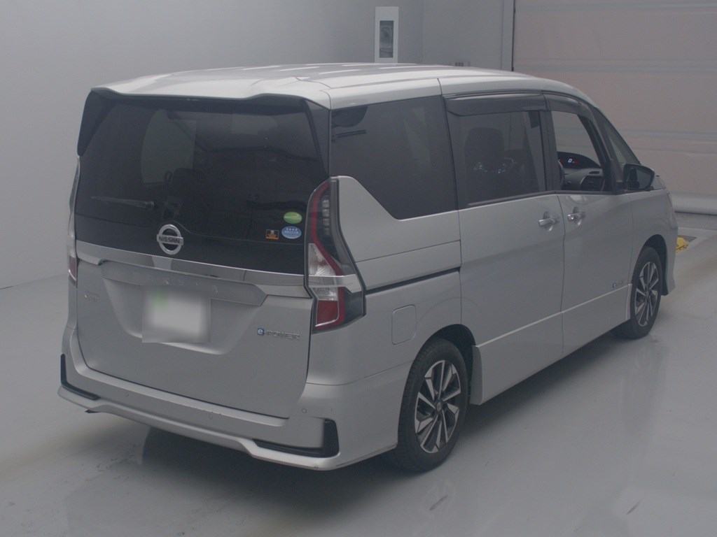 セレナ E-パワー ハイウェイスターV