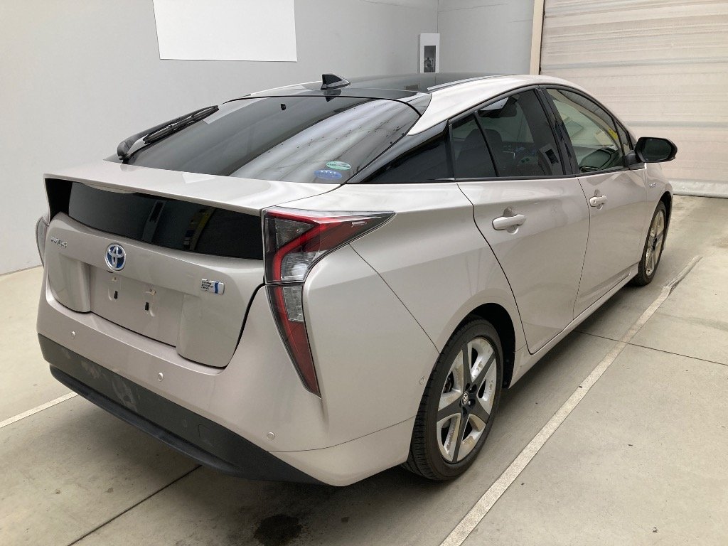 プリウス Sセーフティプラスツートン